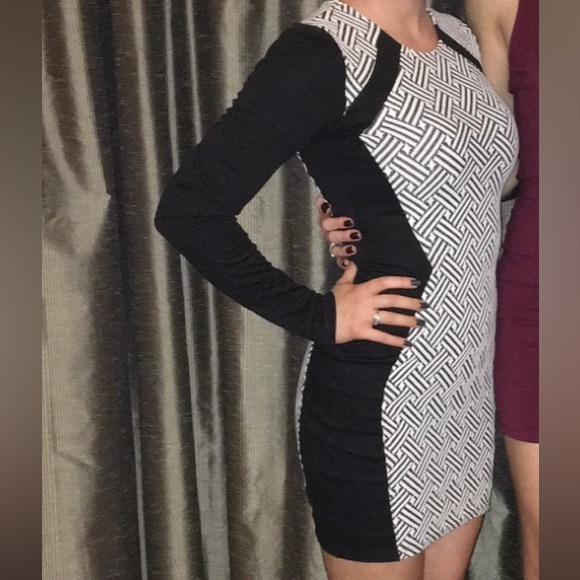 H&M black & white fitted dress, size 2 - Picture 3 of 4